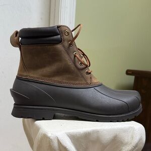 UGG Men's GATSON MID WEATHERS WATERPROOF LEATHER DUCK SNOW size 9 H4N10